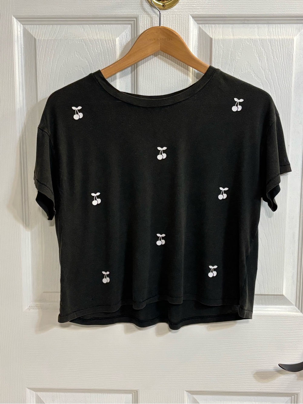 Victoria’s Secret PINK Cherry Print Crop T Shirt Womens XS Black White Boxy